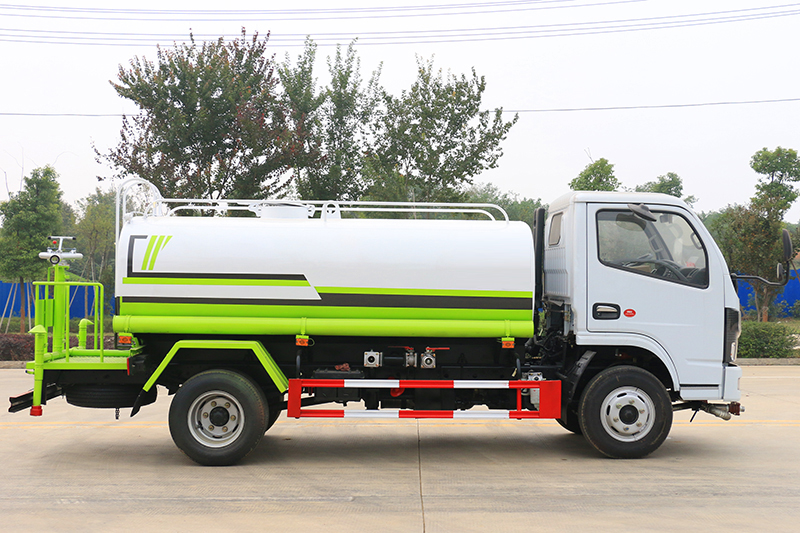 東風(fēng)小福瑞卡 5噸 灑水車