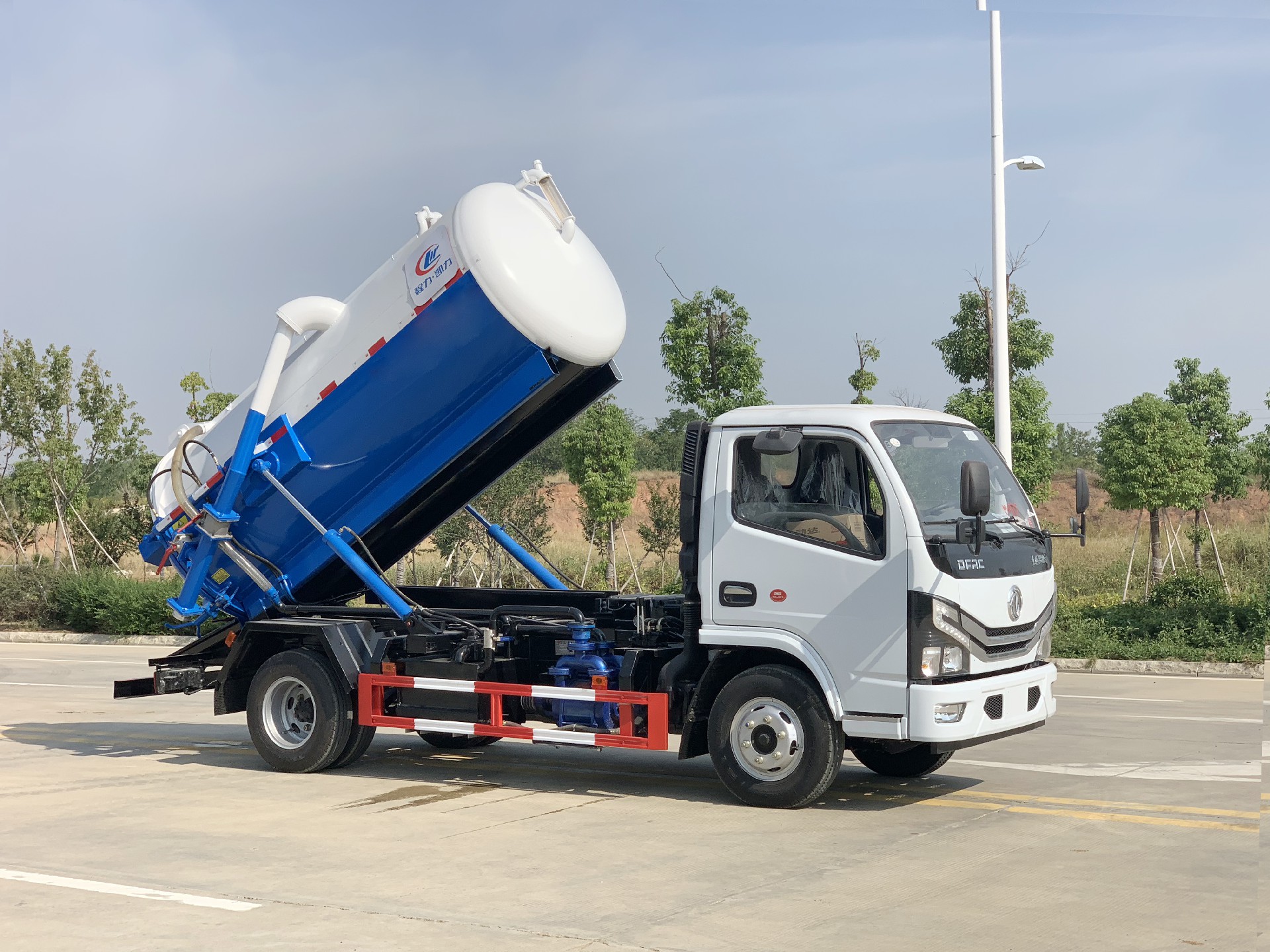 國六小多利卡 5方 吸污車