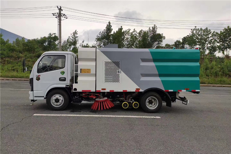 國(guó)六小多利卡5噸(3.5水/2.5塵）洗掃車