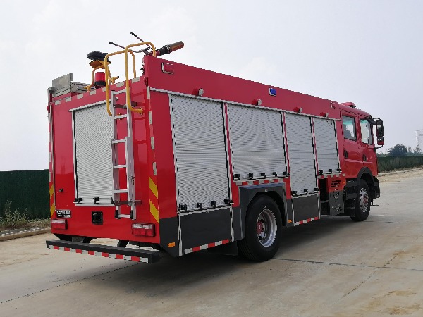 東風(fēng)7噸泡沫消防車