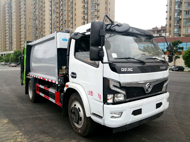 東風(fēng)大福瑞卡國六8方壓縮垃圾車發(fā)往重慶