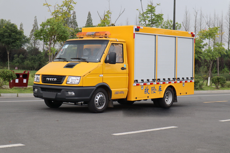 依維柯排澇救險(xiǎn)車(chē)
