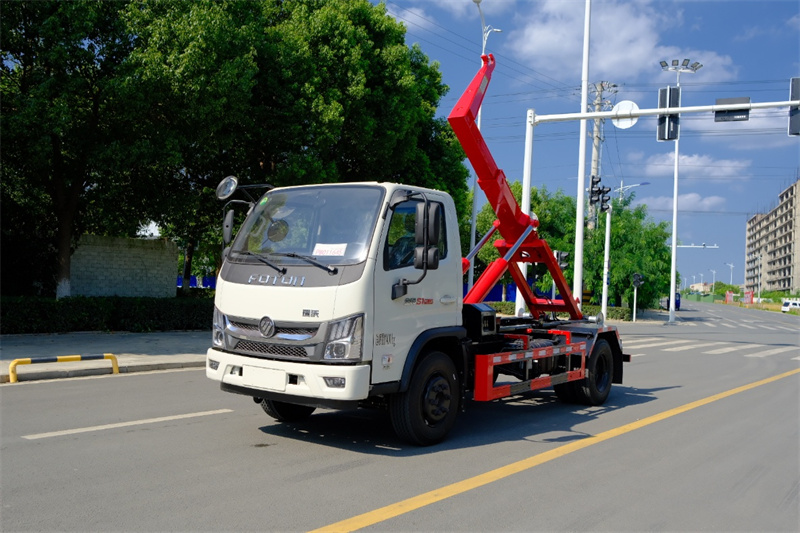 福田黃牌重載勾臂垃圾車(chē)